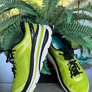 Hoka One One Bondi 3 Men’s Running/ Walking Shoes, Good Pre-0wned  Condition .!!